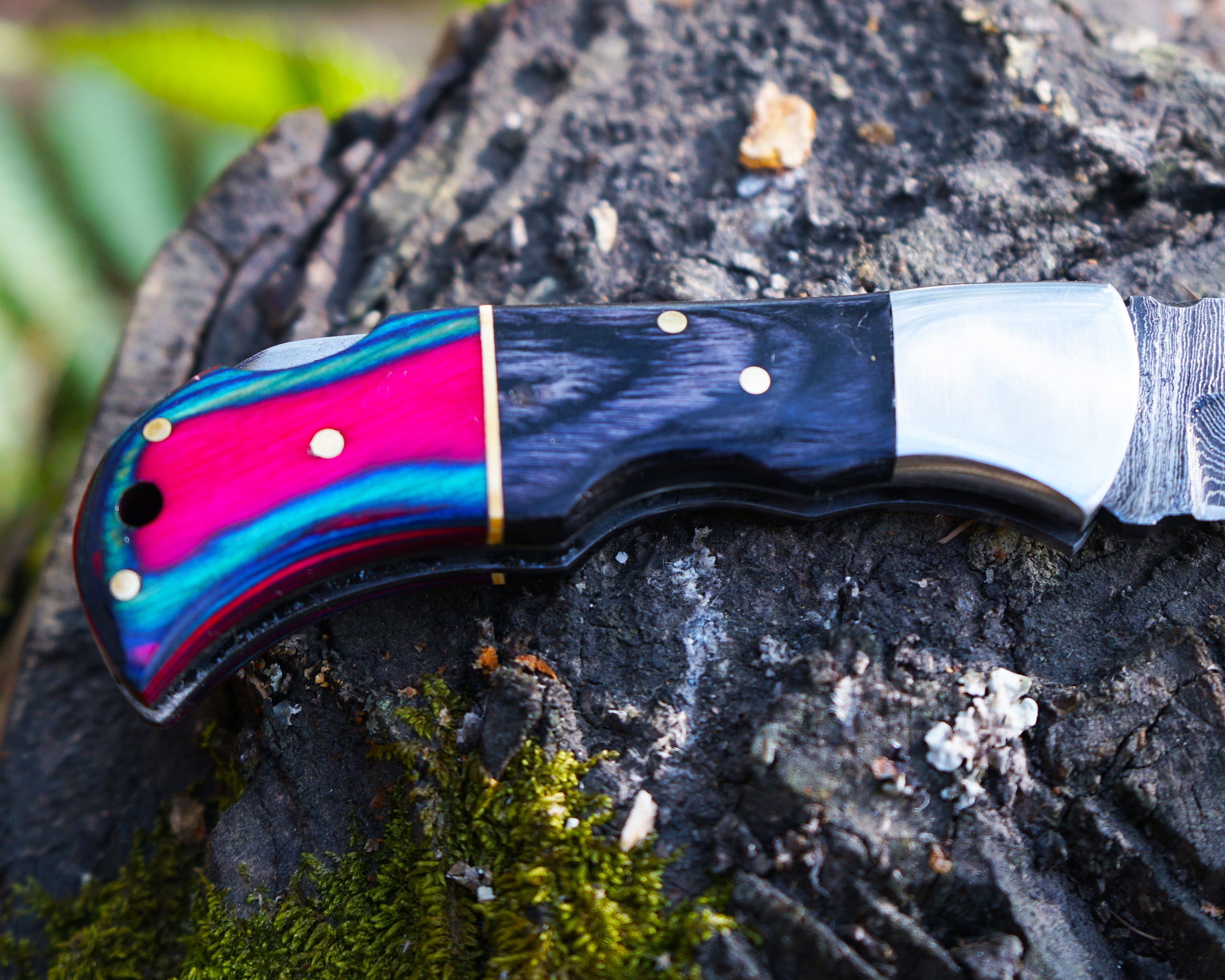 Damascus Folding Knife with best hunting potential - Premium Damascus - Comes with Sheath
