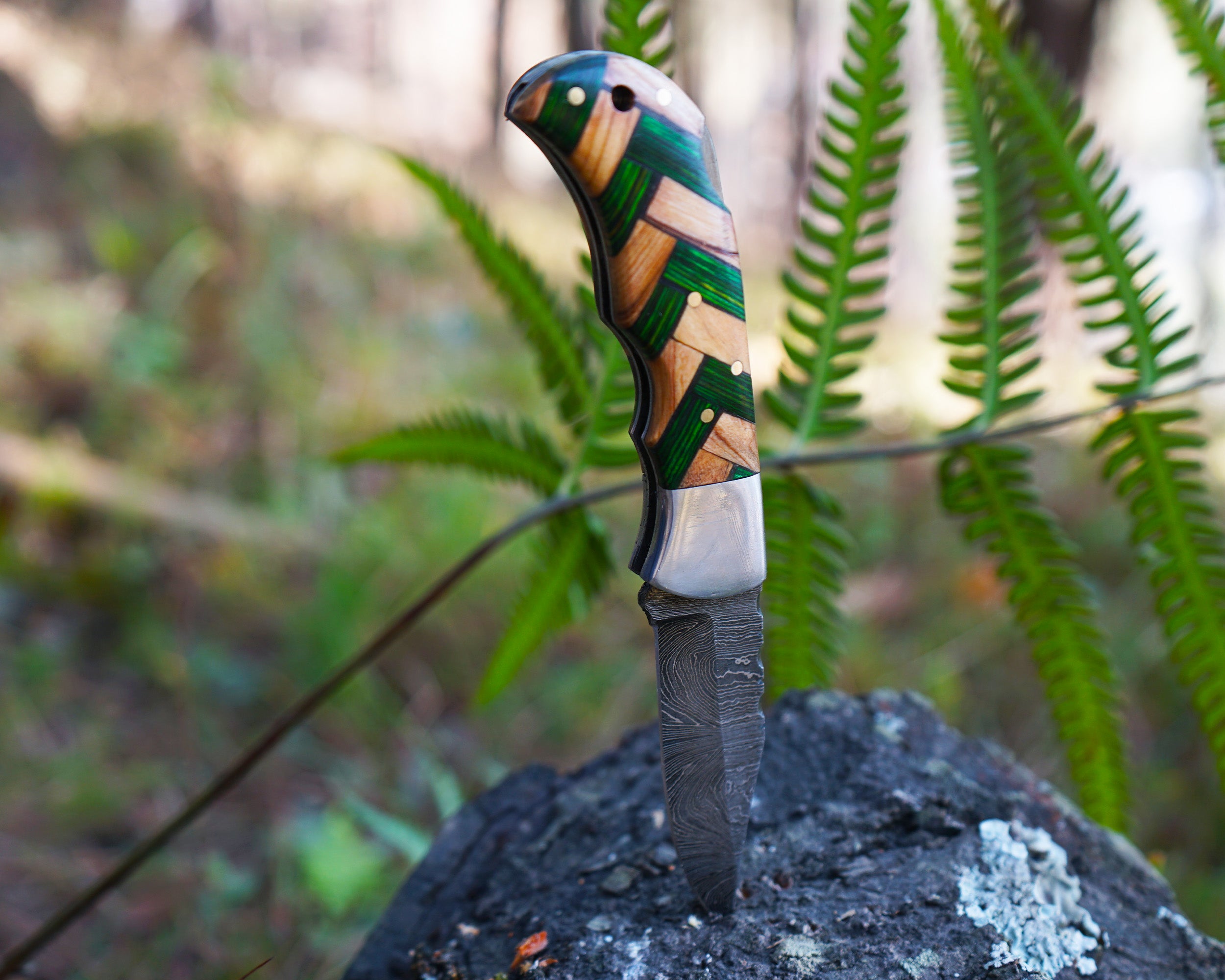 Premium Damascus Folding Knife - Sharp Blade pocket knife - Best for Camping and Hunting - Comes with the sheath