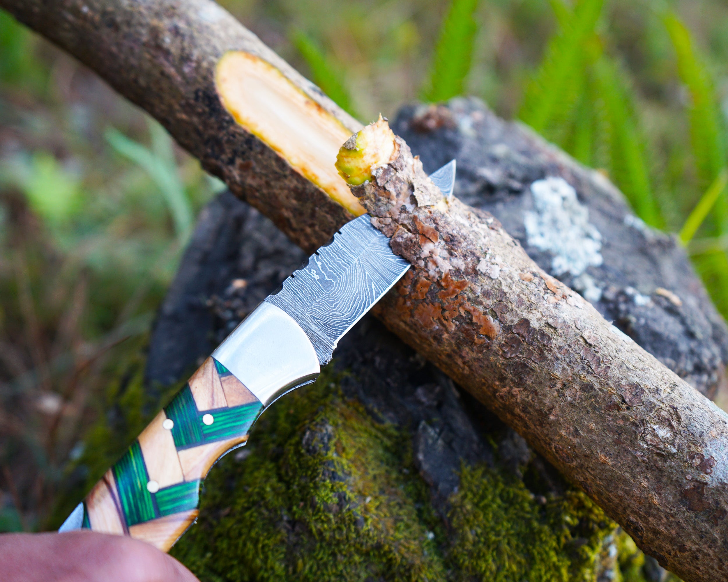 Premium Damascus Folding Knife - Sharp Blade pocket knife - Best for Camping and Hunting - Comes with the sheath