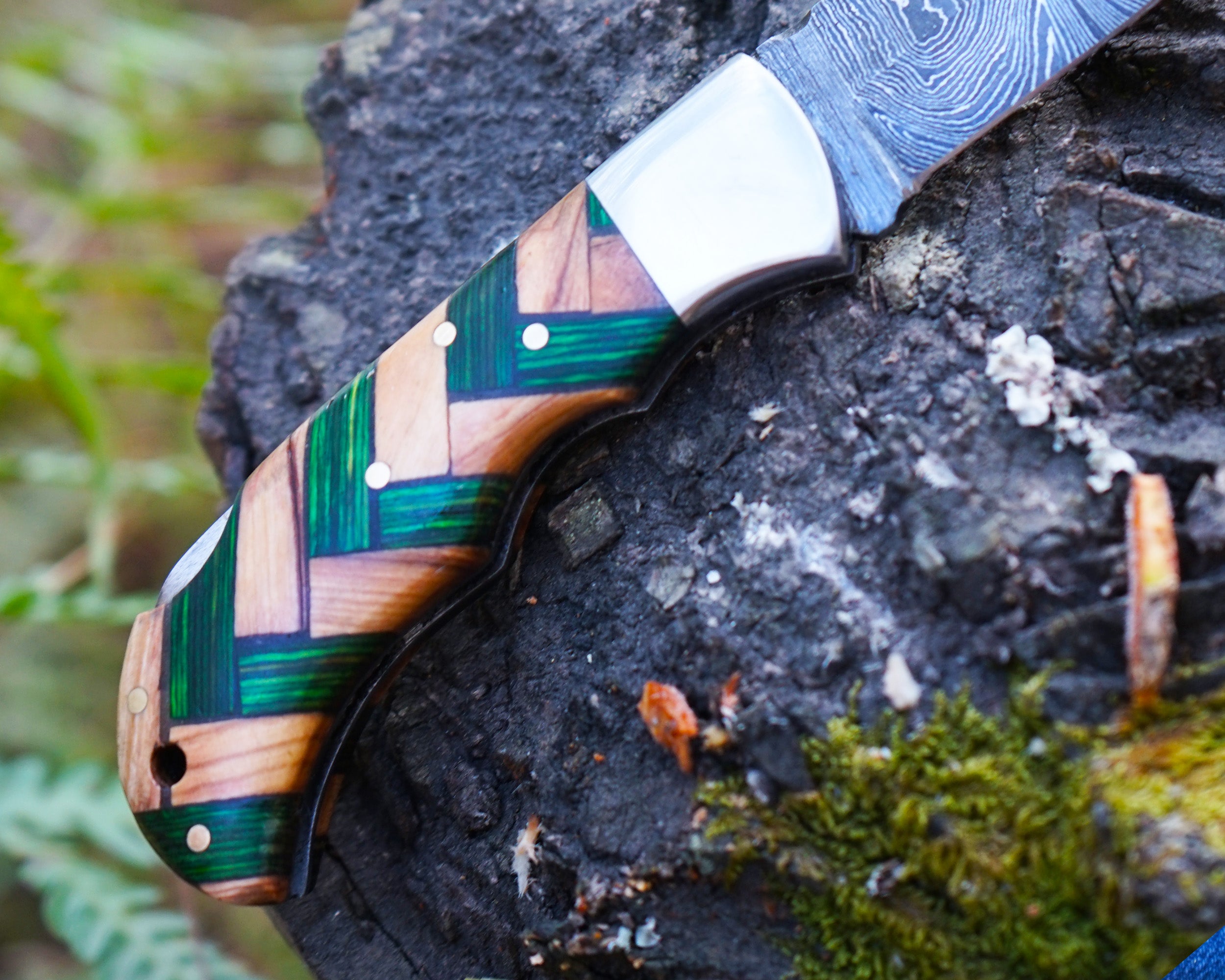 Premium Damascus Folding Knife - Sharp Blade pocket knife - Best for Camping and Hunting - Comes with the sheath