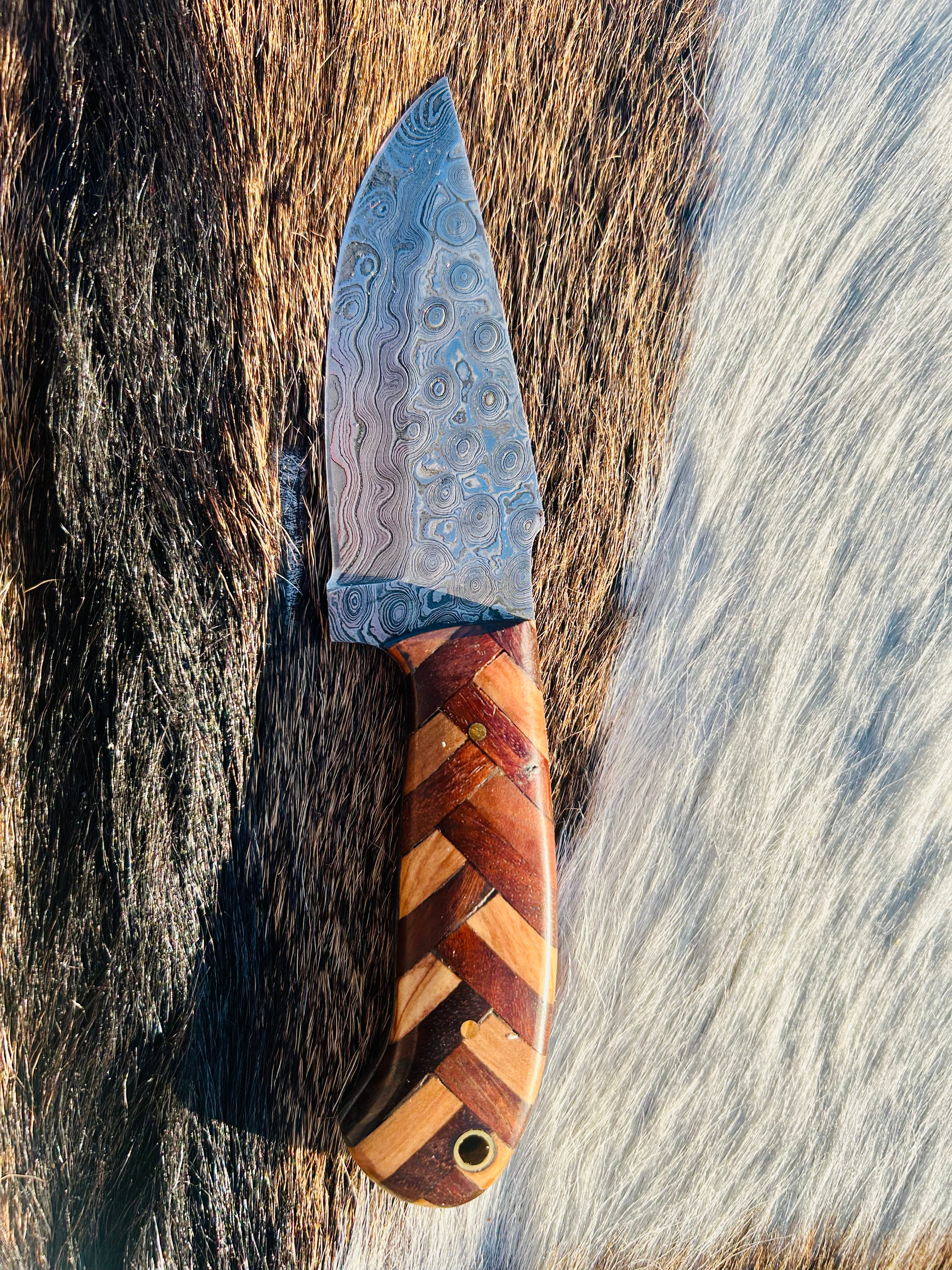 Handmade Premium Damascus Fixed Blade - Comes with Sheath - Best for Hunting and Camping